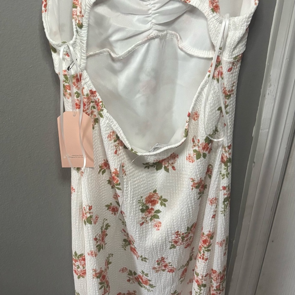 Discovery White Floral Backless Dress